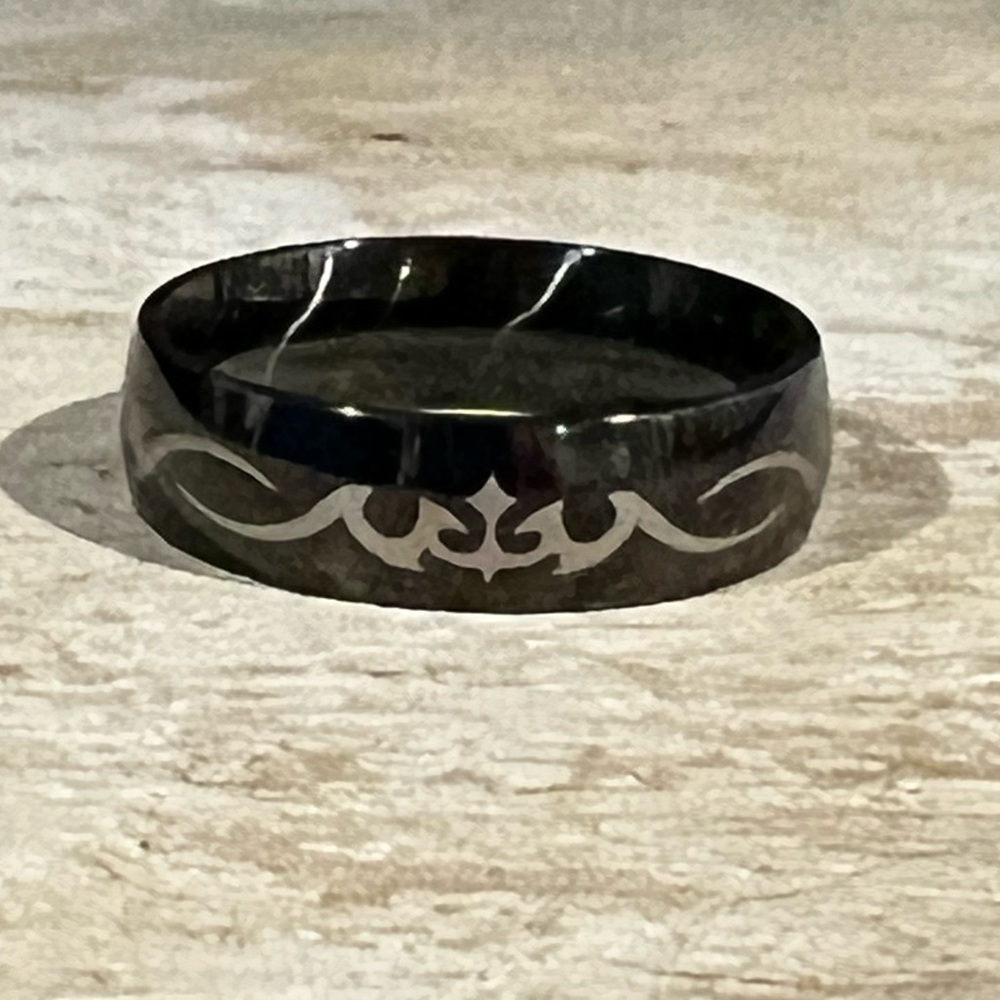 Stainless Steel black Ring wedding Band silver Celtic inlay. Size 9